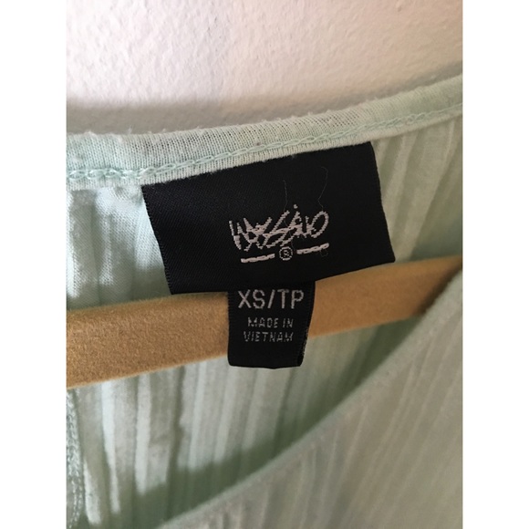 Peplum style tank - Picture 3 of 3